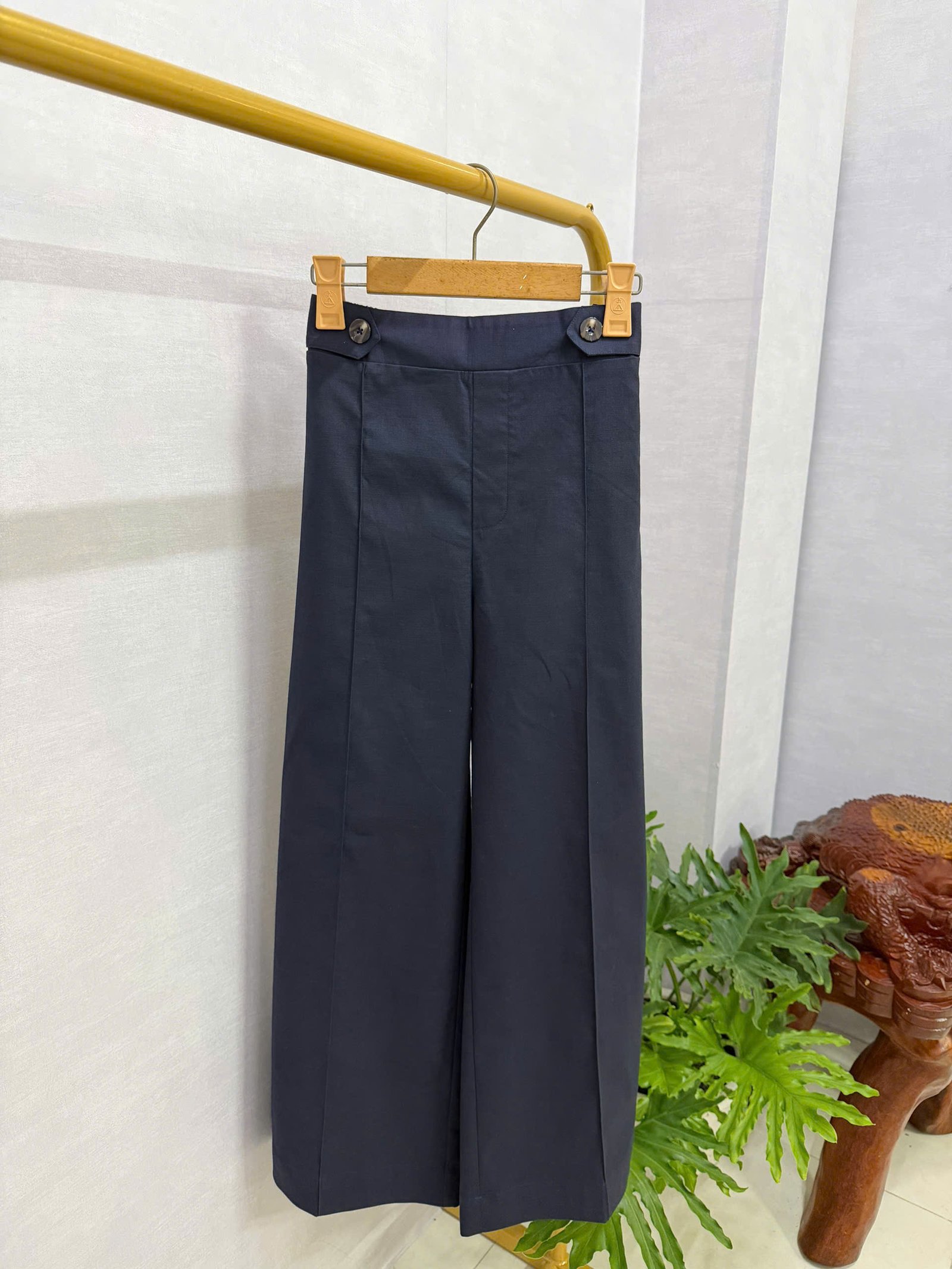 Front Pleated Wide-Leg Trousers